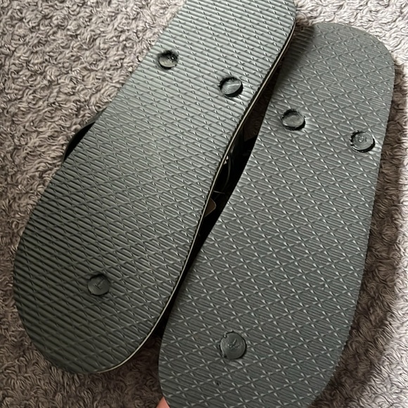 Authentic NY Giants Brand New with tags flip flops - Picture 5 of 6